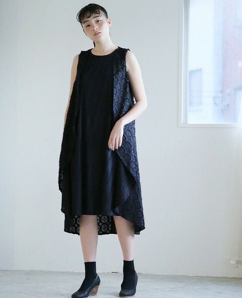 JUN OKAMOTO.静かに伸びていく蔦みたいなワンピース