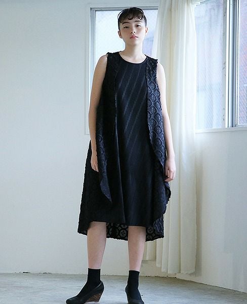 JUN OKAMOTO.静かに伸びていく蔦みたいなワンピース