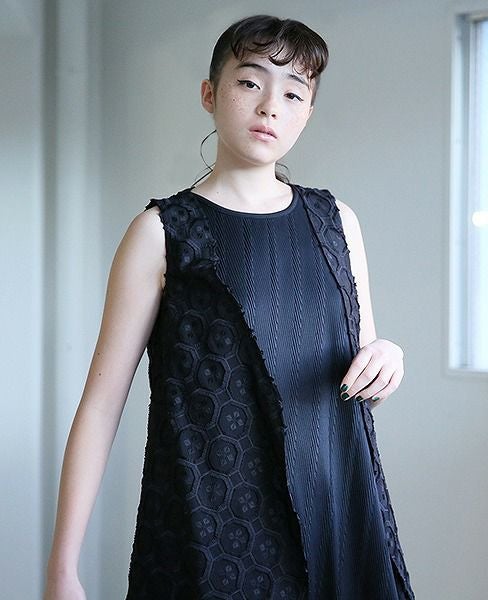 JUN OKAMOTO 静かに伸びていく蔦みたいなワンピース