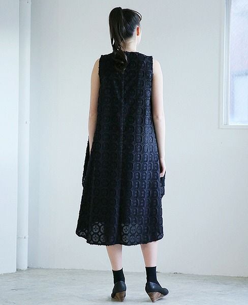JUN OKAMOTO 静かに伸びていく蔦みたいなワンピース