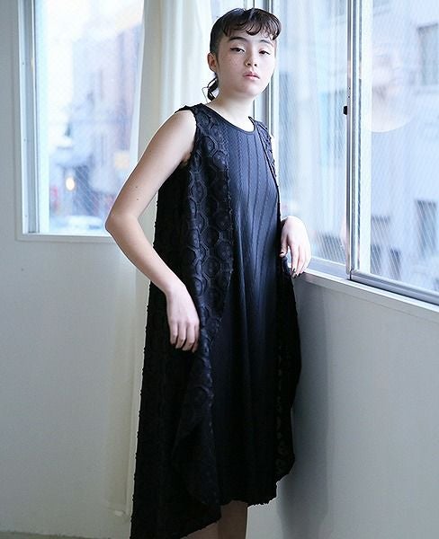 JUN OKAMOTO 静かに伸びていく蔦みたいなワンピース