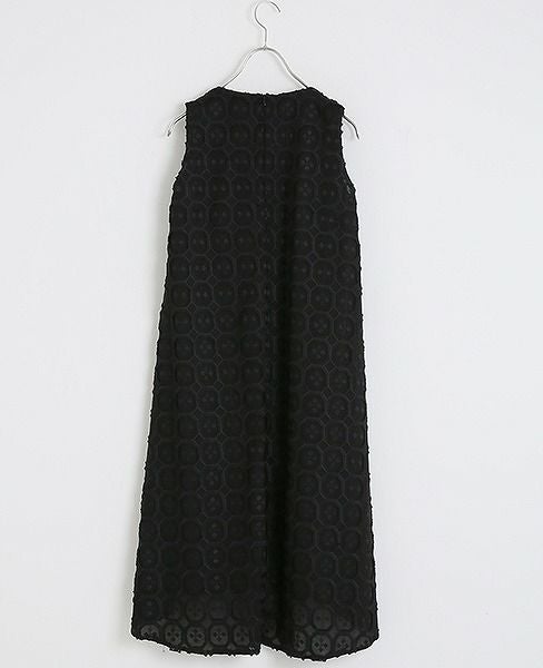 JUN OKAMOTO.静かに伸びていく蔦みたいなワンピース