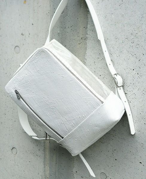 KAGARI YUSUKE.スクエアリュック[w18-05-wh/防炎]