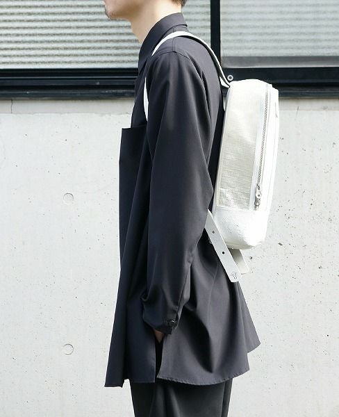 KAGARI YUSUKE.スクエアリュック[w18-05-wh/防炎]