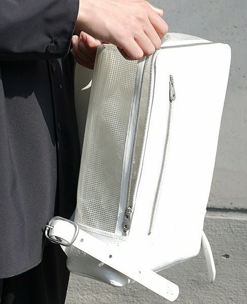 KAGARI YUSUKE.スクエアリュック[w18-05-wh/防炎]