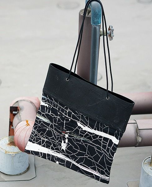 KAGARI YUSUKE.壁布トート[東京/岩本町]