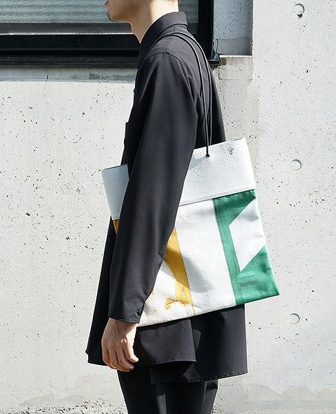 KAGARI YUSUKE.壁布トート[東京/三越前]