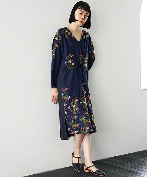 JUN OKAMOTO 祖母がよく描いてくれたガーベラのワンピース[RO-33203/NAVY]