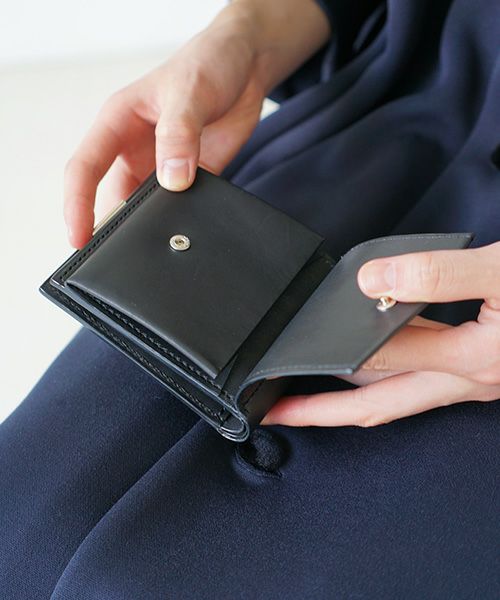 EDROBERTJUDSON.エドロバートジャドソン.HALF WALLET[B01O WL-31 / 05.BLACK]