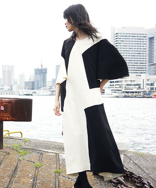 HENRIK VIBSKOV.DRESS[BLACK/WHITE CUTS]_