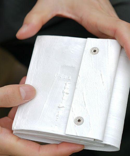 KAGARI YUSUKE.カガリユウスケ.三つ折り財布[mw-12 wh]