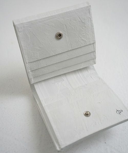 KAGARI YUSUKE.カガリユウスケ.三つ折り財布[mw-12 wh]