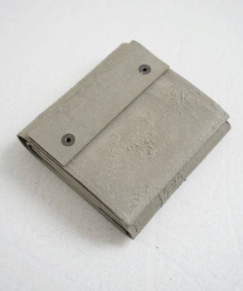 KAGARI YUSUKE.カガリユウスケ.三つ折り財布[mw-12 gr]