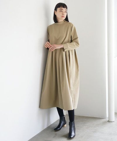Mochi.モチ.hight neck tuck dress [khaki beige]
