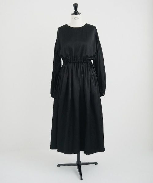 Mochi / DRESSING .silk cotton gather dress [black]