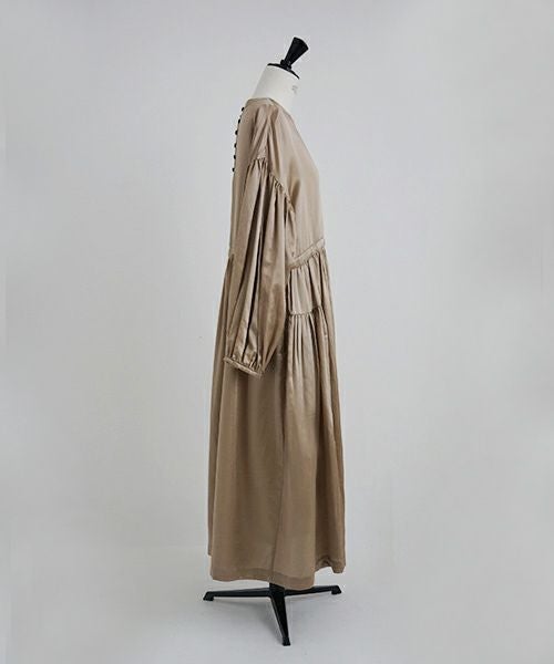 Mochi / DRESSING .silk cotton gather dress [brown beige]