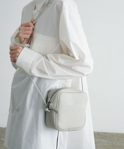 macromauro BOX BAG S black｜ディアレザー撥水ミニショルダーバッグ