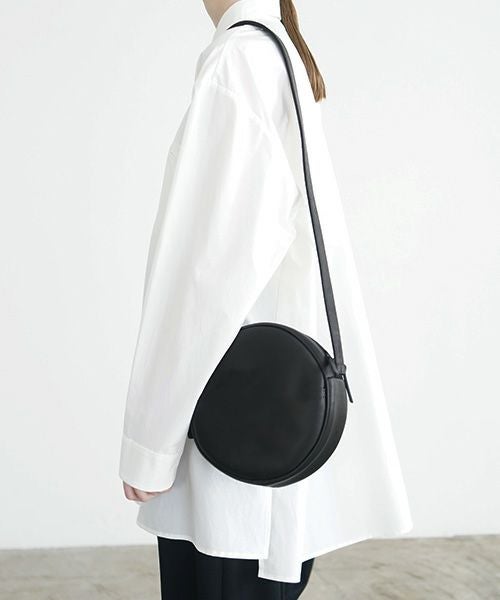 macromauro マクロマウロ.NO LETTER BAG CIRCLE M [BLACK]_