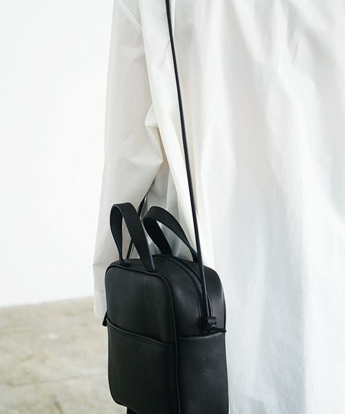 macromauro マクロマウロ.NO LETTER BAG SQUARE M [BLACK]_