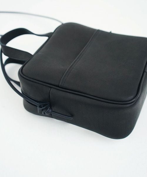 macromauro マクロマウロ.NO LETTER BAG SQUARE M [BLACK]_