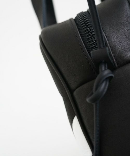 macromauro マクロマウロ.NO LETTER BAG SQUARE M [BLACK]_