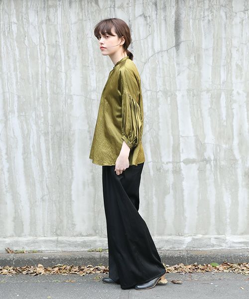 suzuki takayuki スズキタカユキ puff-sleeve blouse [A221-03/khaki/nude]