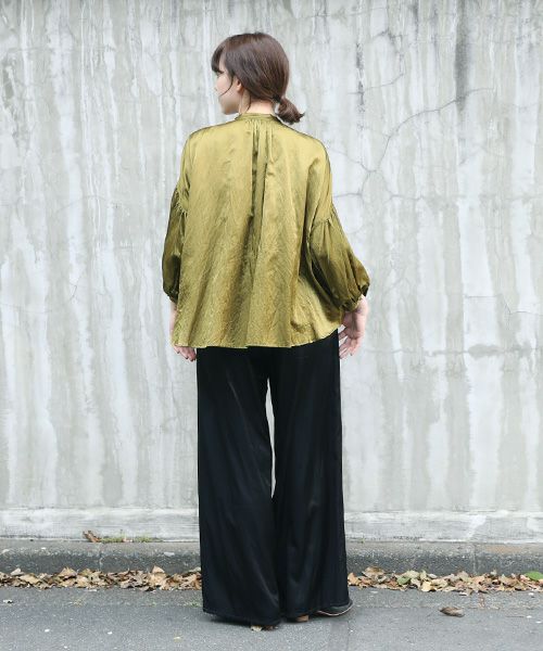 suzuki takayuki / スズキタカユキ | puff sleeve blouse ブラウス | カーキ | レディース suzuki takayuki スズキタカユキ puff-sleeve blouse [T001-12/bay leaf]