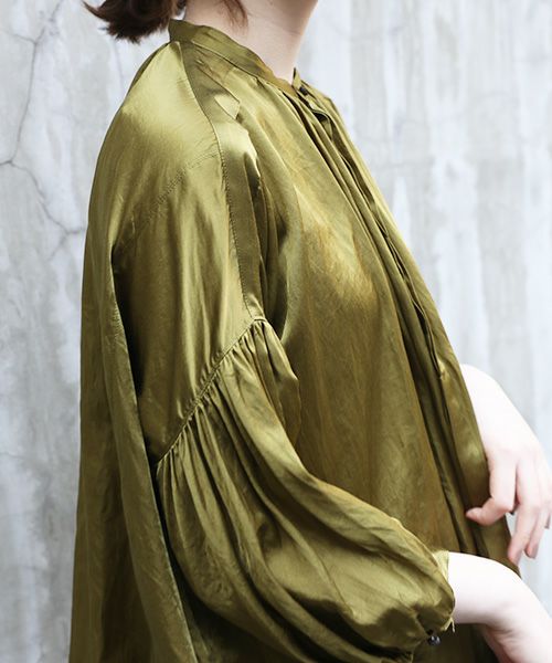 suzuki takayuki スズキタカユキ puff-sleeve blouse [A221-03/khaki/nude]