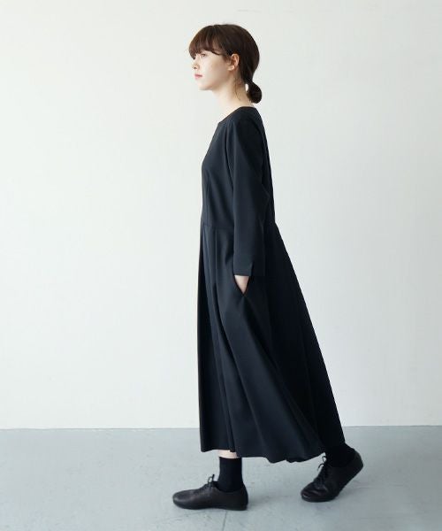 Mochi.モチ.tuck dress [ma21-op-02/black]