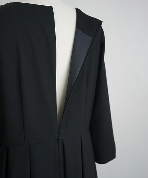 Mochi.モチ.tuck dress [ma21-op-02/black]