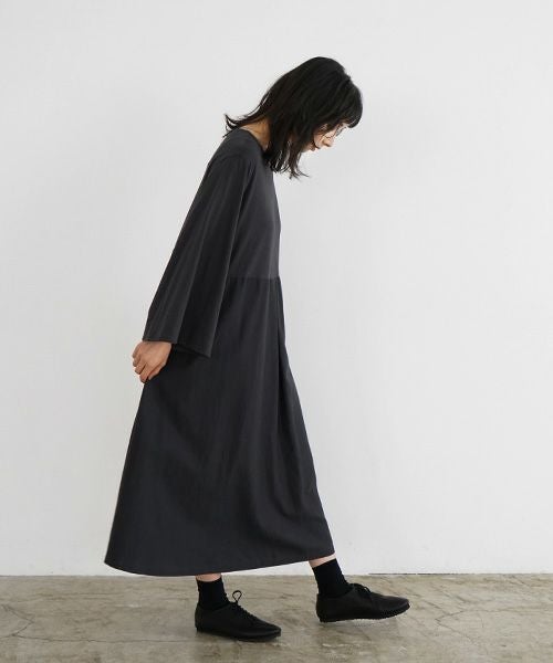 Mochi / home&miles.モチ / ホーム＆マイルズ.flare sleeve one piece [sumi]