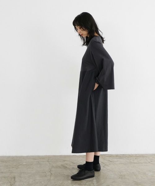 Mochi / home&miles.モチ / ホーム＆マイルズ.flare sleeve one piece [sumi]