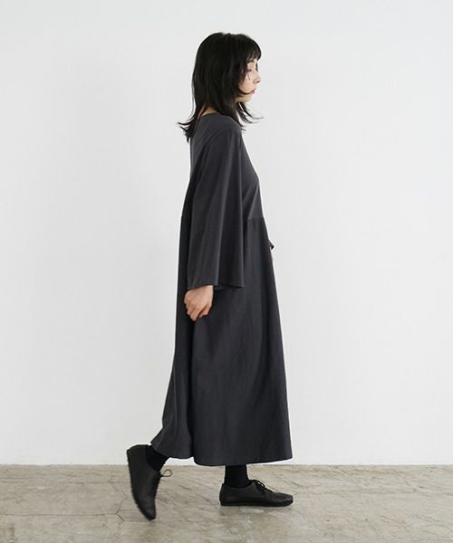 Mochi / home&miles.モチ / ホーム＆マイルズ.flare sleeve one piece [sumi]