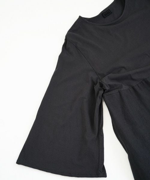 Mochi / home&miles.モチ / ホーム＆マイルズ.flare sleeve one piece [sumi]