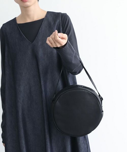 Mochi.モチ.circle shoulder bag [ma-pro-10-/black]