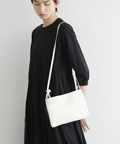 【モチモチ】 Mochi モチ horizontal bag [ma-pro-11/white]