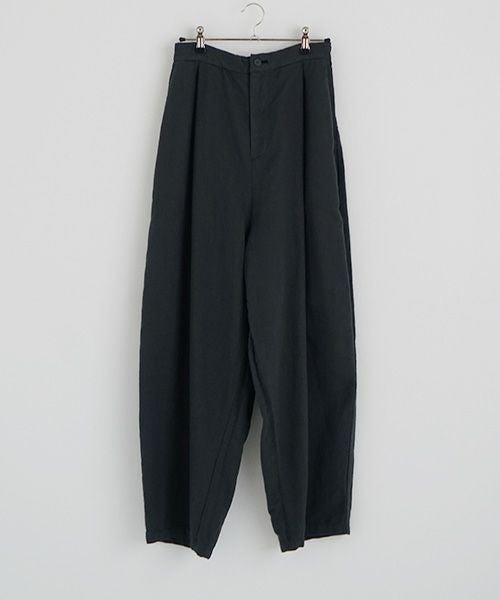 Mochi / home&miles.モチ / ホーム＆マイルズ.volume tuck pants [sumi]