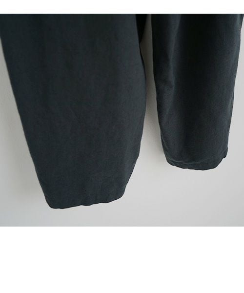 Mochi / home&miles.モチ / ホーム＆マイルズ.volume tuck pants [sumi]