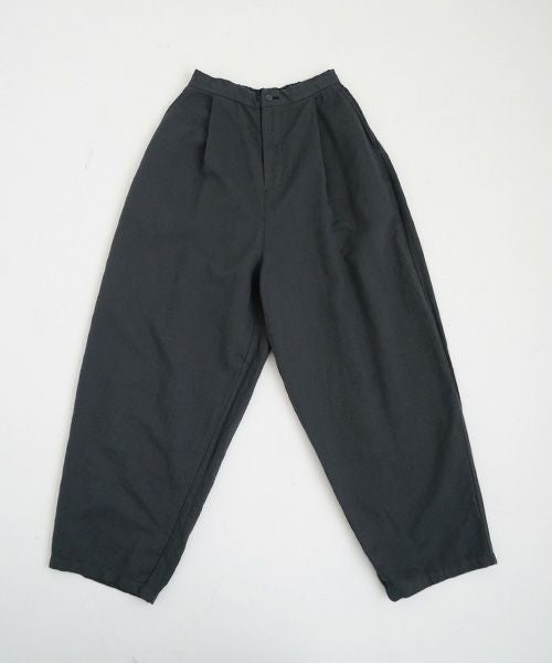 Mochi / home&miles.モチ / ホーム＆マイルズ.volume tuck pants [sumi]