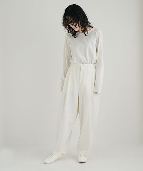 Mochi / home&miles.モチ / ホーム＆マイルズ.volume tuck pants [off white]