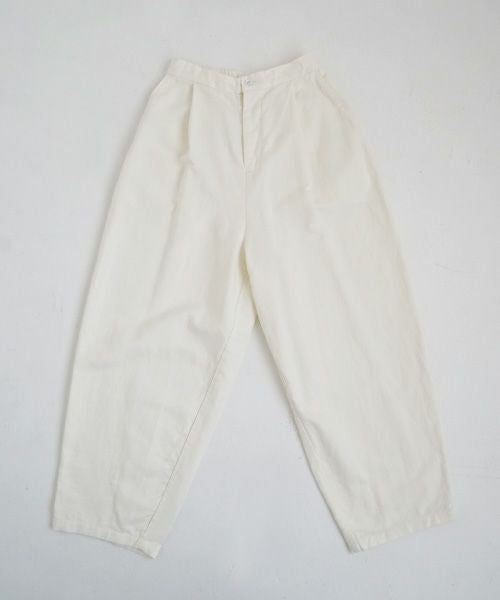 Mochi / home&miles.モチ / ホーム＆マイルズ.volume tuck pants [off white]
