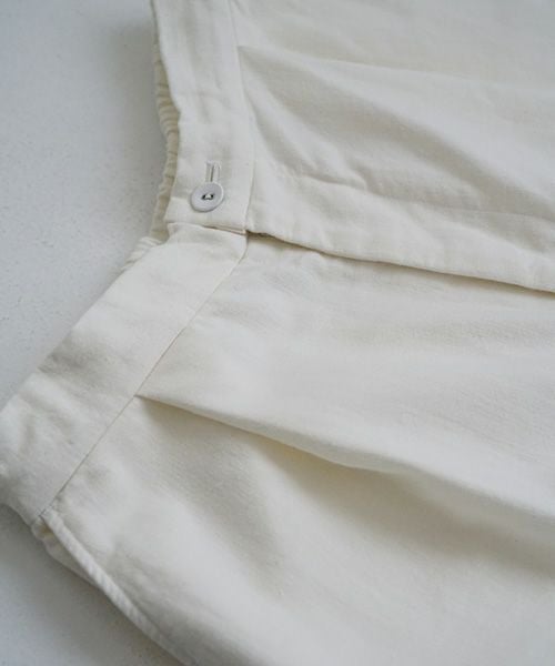 Mochi / home&miles.モチ / ホーム＆マイルズ.volume tuck pants [off white]