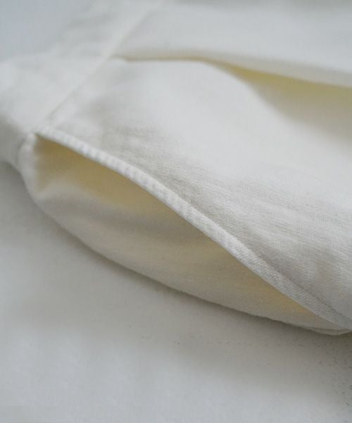 Mochi / home&miles.モチ / ホーム＆マイルズ.volume tuck pants [off white]