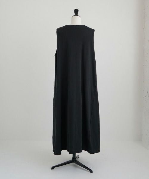 Mochi / home&miles.モチ / ホーム＆マイルズ.v-neck button one piece [sumi/・2]