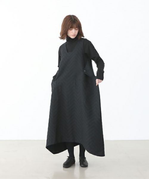 Mochi.モチ.square neck dress (Jacquard ). [ma22-op-02/Jacquard×black]