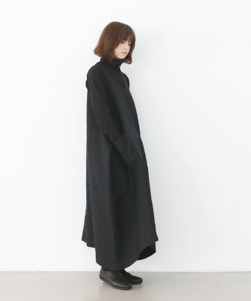 Mochi.モチ.square neck dress (Jacquard ). [ma22-op-02/Jacquard×black]