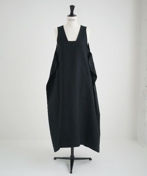 Mochi.モチ.square neck dress (Jacquard ). [ma22-op-02/Jacquard×black]