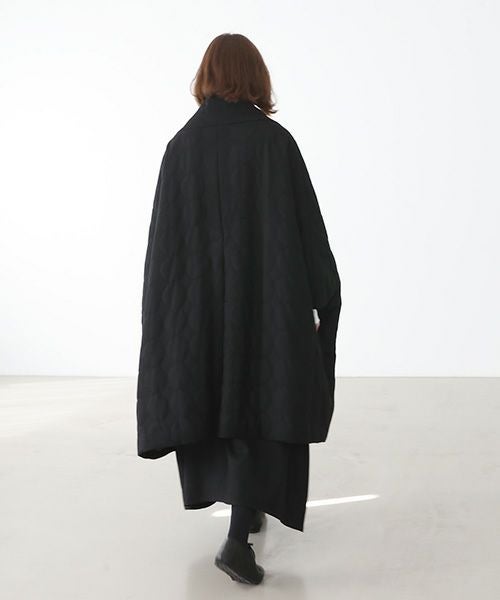 Mochi.モチ.quilted cape  coat [ma22-co-02/black quilted・]