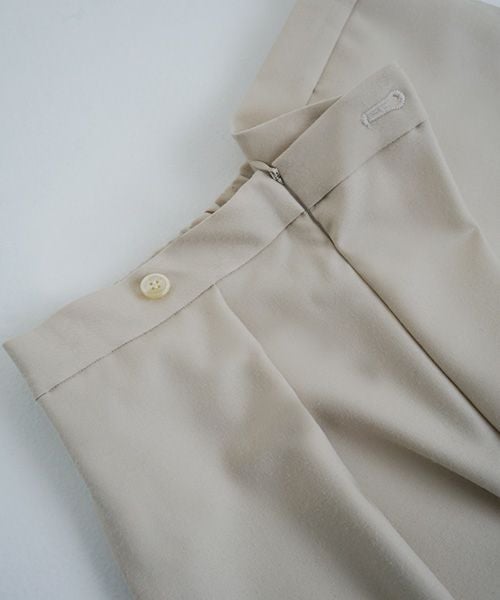 Mochi.モチ.asymmetry wide pants [ma22-pt-02/off beige]