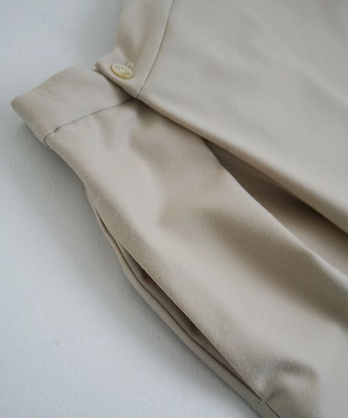 Mochi.モチ.asymmetry wide pants [ma22-pt-02/off beige]